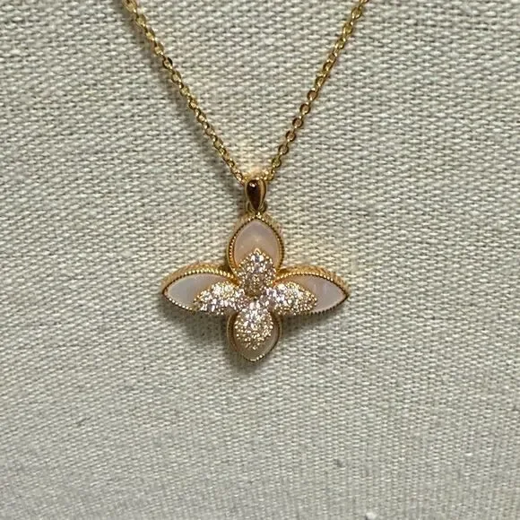 NWOT Clover Flower GoldTone Pendant Necklace & Matching Post Earrings. - Picture 4 of 9